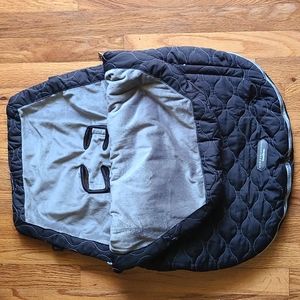 JJ COLE BundleMe quilted baby bunting bag. Fits convertible strollers!